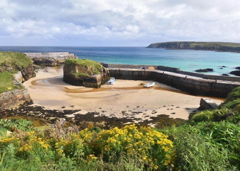 Road End Cottage Port of Ness Exterior foto
